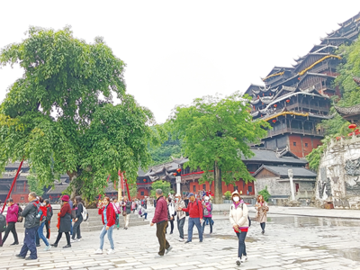 景區(qū)旅游“火”起來(lái)，景區(qū)旅游觀光服務(wù)如何“優(yōu)”起來(lái)